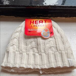 NWT HEAT LOCKERS Thermal Cable Knit Hat Cream